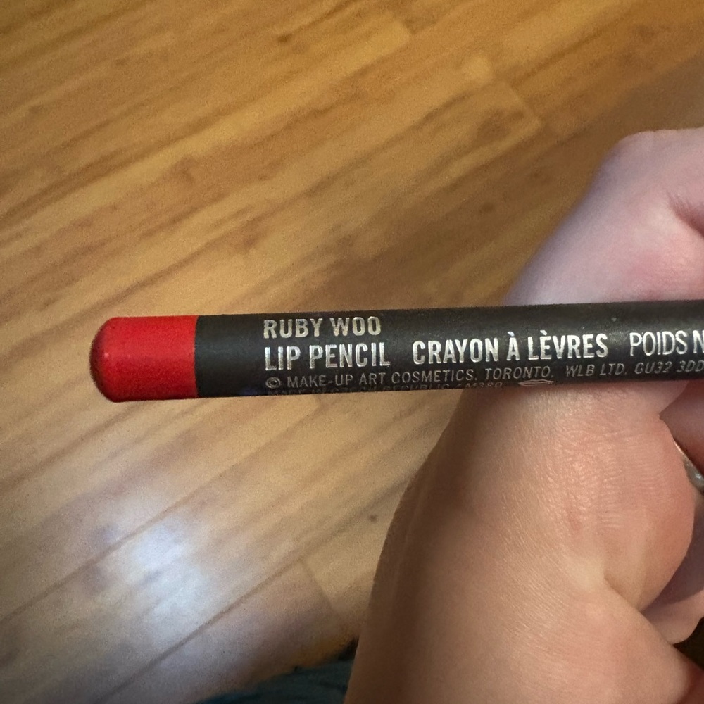 MAC Cosmetics Ruby Woo Lip Liner